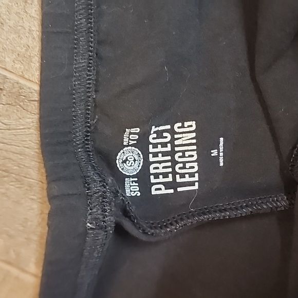 Perfect Leggings brand destruction style black leggings - Picture 6 of 10